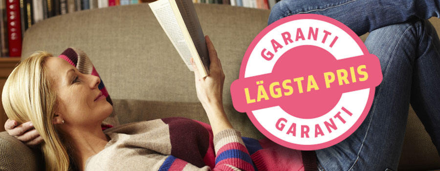 Kvinna ligger i soffan och läser en bok plus splash för lägsta pris garanti.